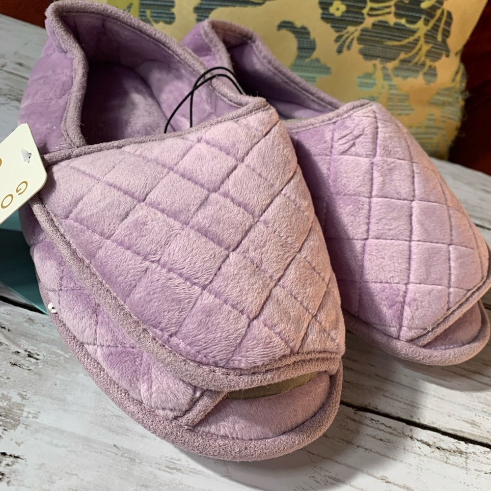 Gold toe Memory foam orthopedic slippers.